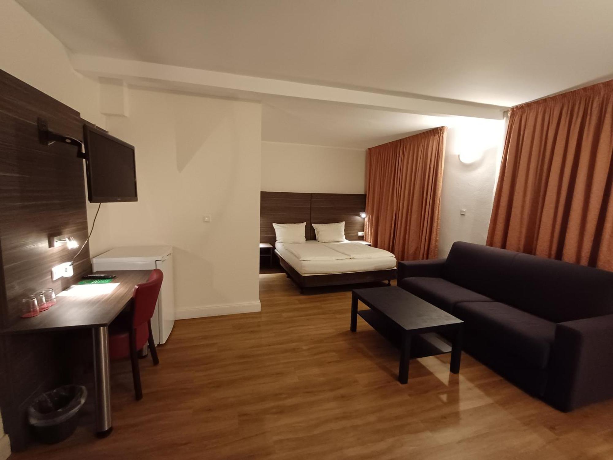 Hotel Ariana Keulen Buitenkant foto
